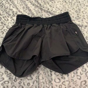 Lululemon black tracker short